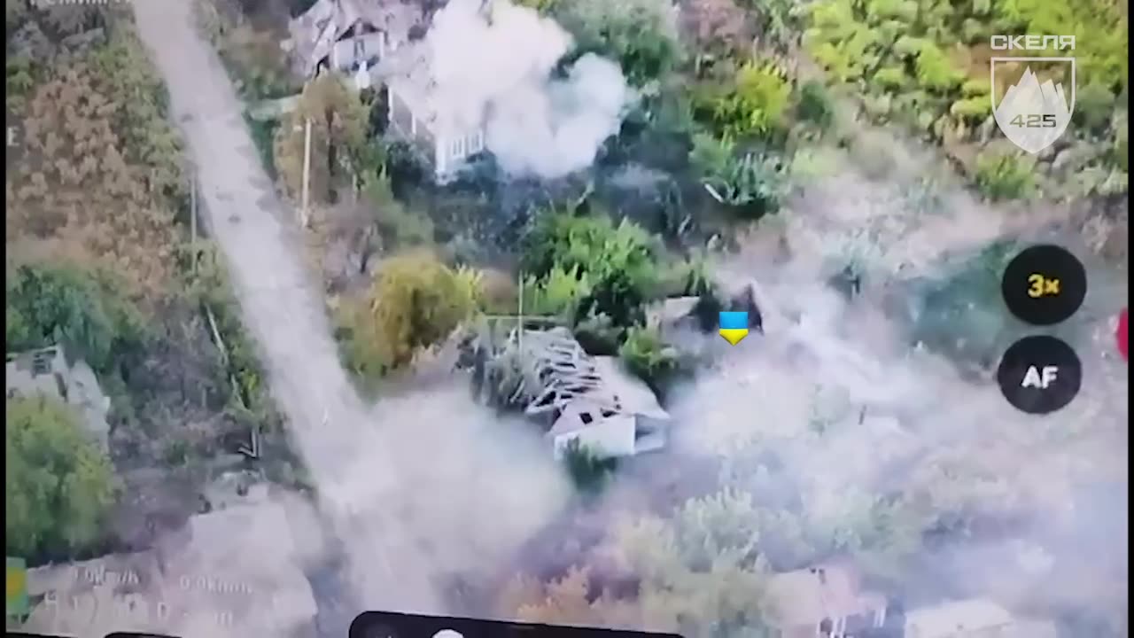 πΊπ¦ Cleaning up Udachne in the Donetsk region and setting up the flag. Pokrovsk direction.