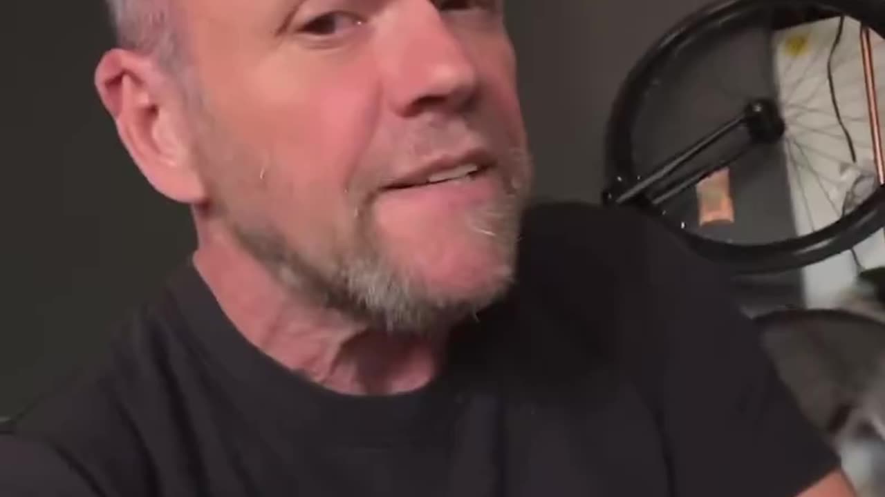 Dude calls to kII Trump @FBI @SecretService