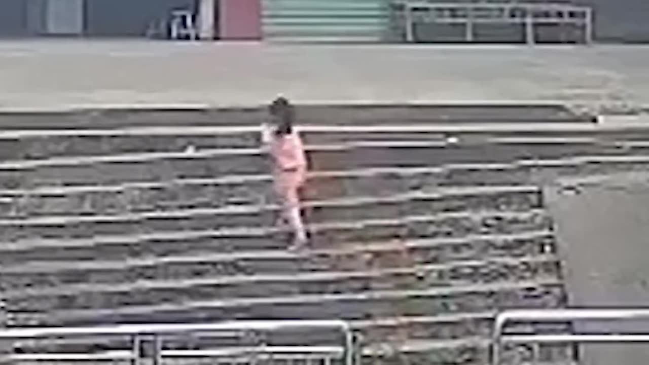 Heart-Stopping Rescue: Elderly Man Saves Toddler from Drowning in the Nick of Time!