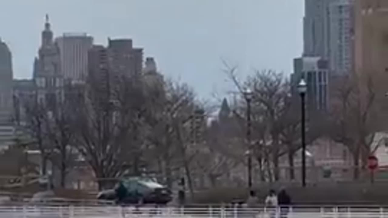 Helicopter crashed into the Hudson River: Reports of multiple fatalities