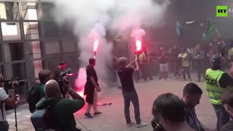 Protesters storm Paris' Ministry of Economy as anti-Macron anger day kicks into gear