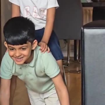 Phoolon ka taroon ka sabka kehna hai, ek hazaroon mein meri behna hai...