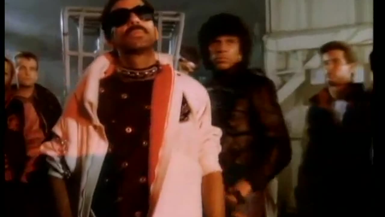 Michael Jackson - Beat It - Music Video