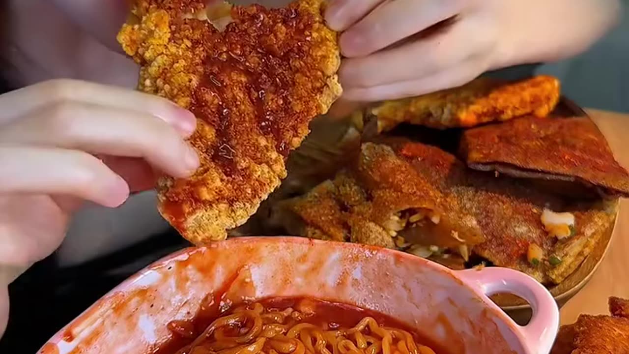 Check out story for more than 99 eating videos everyday❤️