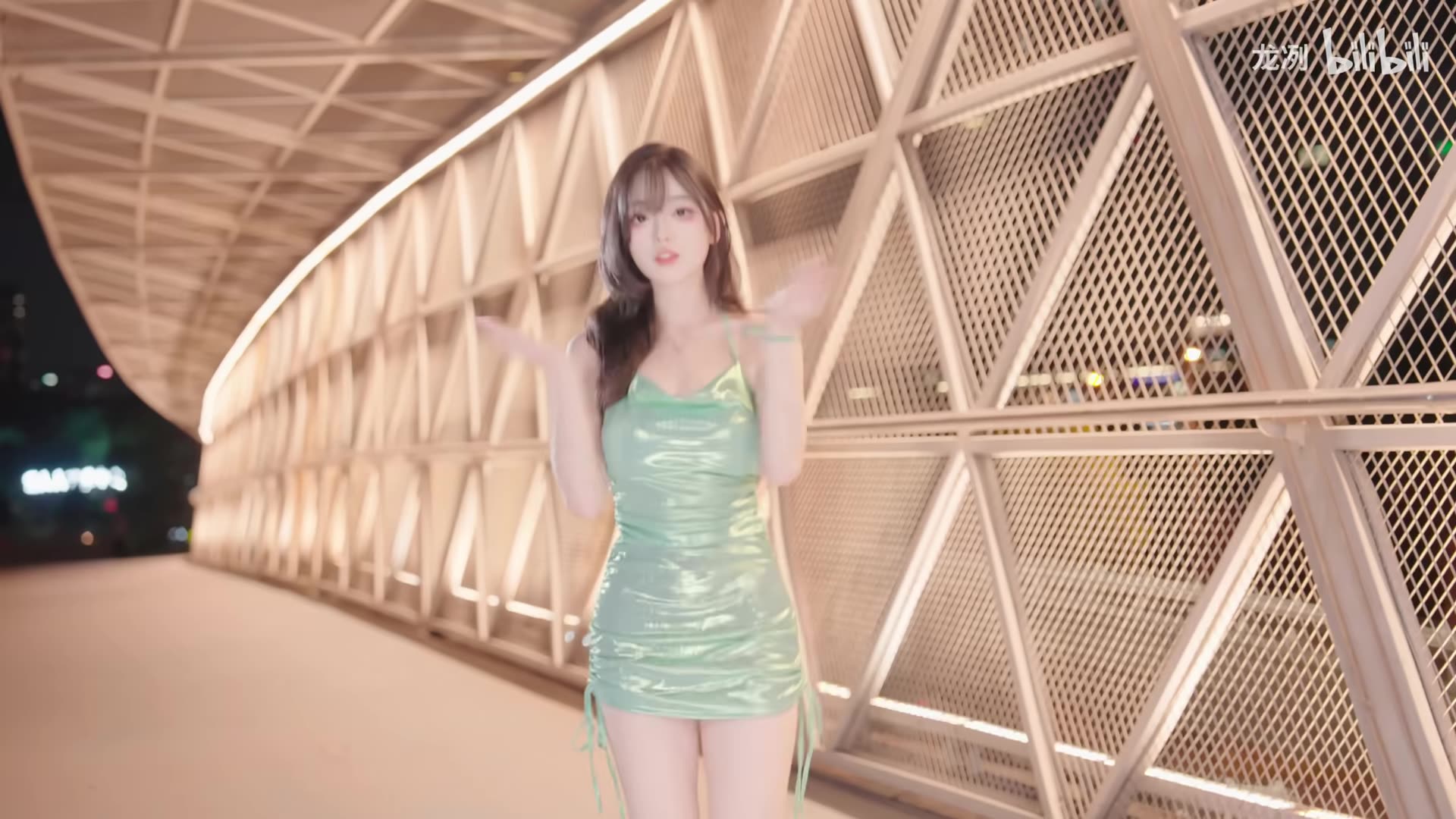 Sexy Peacock Blue Short Skirt Luring Sexy Dance | Daily Beauty EP 1395