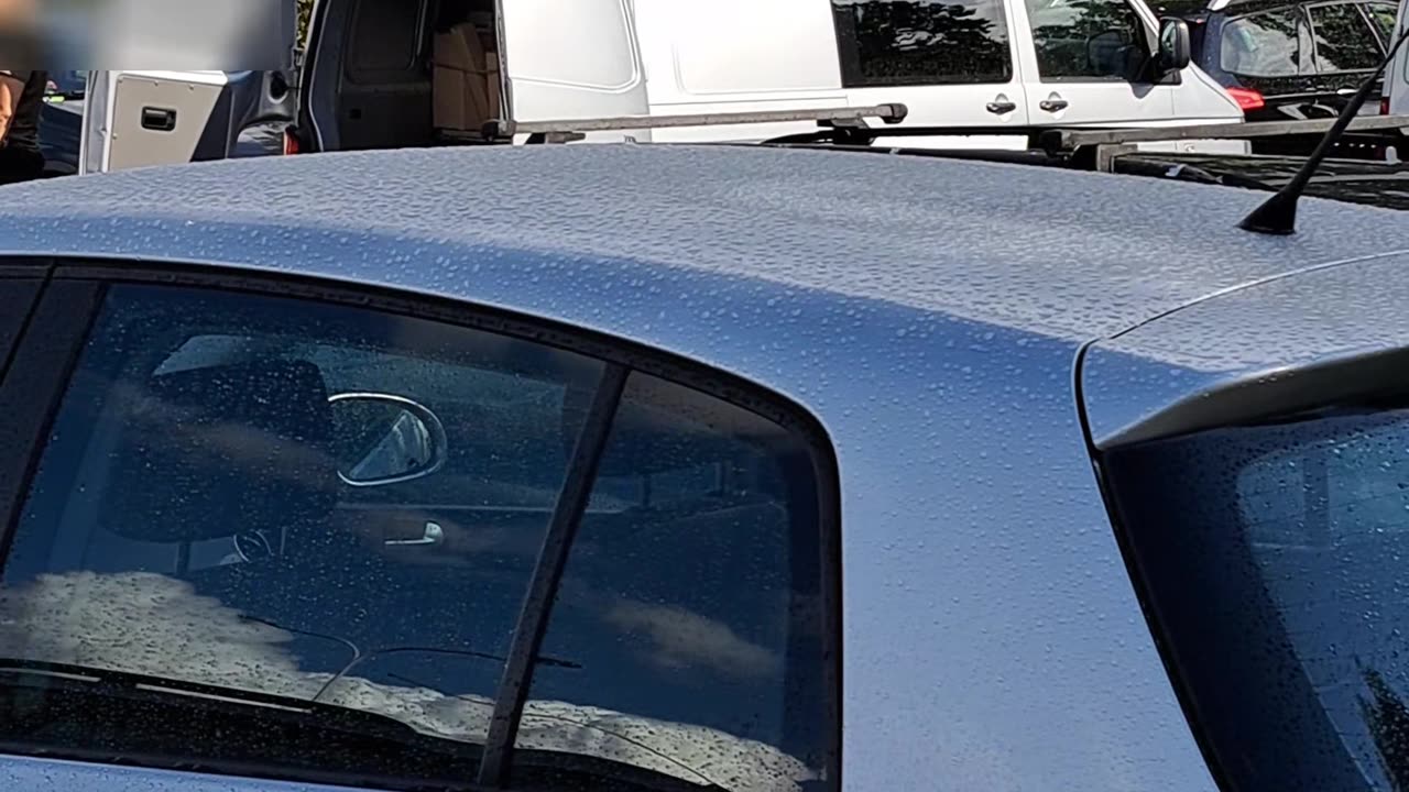 Samochód przeszukiwany przez policję na Toruńskim Rubinkowie [Rolka]