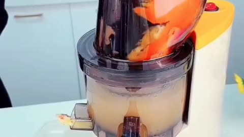 Tired of Messy Juicing? 🍊 Try This Genius Juicer Hack!