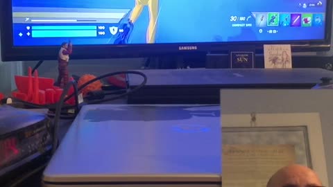 Using the Springfield Peely in Fortnite