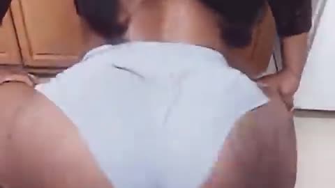 Big booty ebony twerking