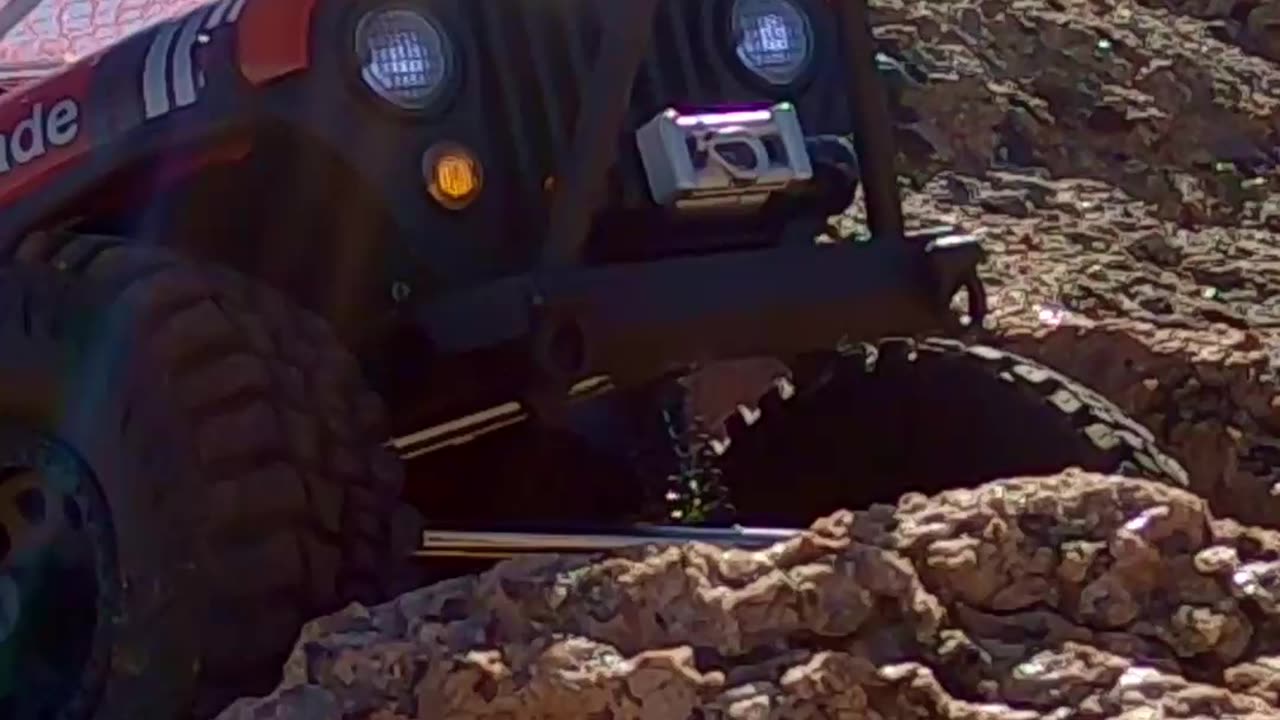 Axial SCX 10 III JEEP CRAWL! ...so COOL!