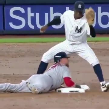 The throw is PERFECT 👀😳