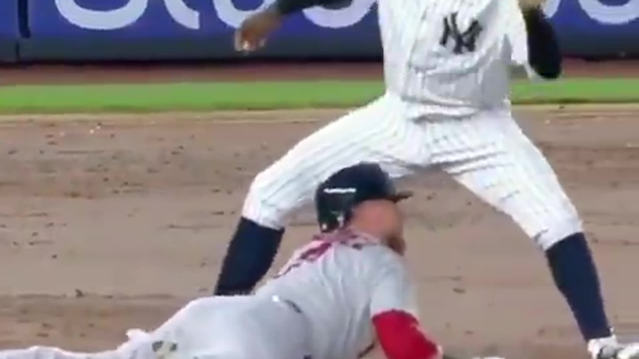 The throw is PERFECT 👀😳