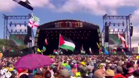 Glastonbury - the UK’s biggest music festival, Chating“DEATH! DEATH TO THE IDF!”