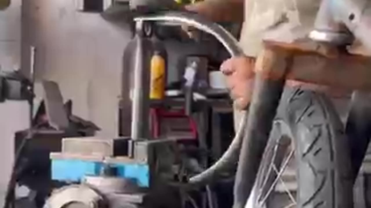 Gambiarra do dia (pára-lama traseiro para a monark aro 12)🤪🤙