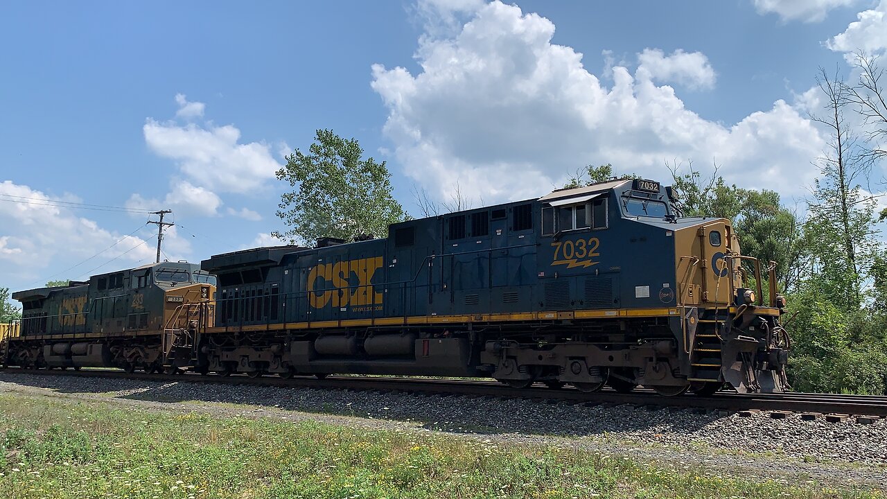 CSX Trains 7032 and 233 race West to the yard