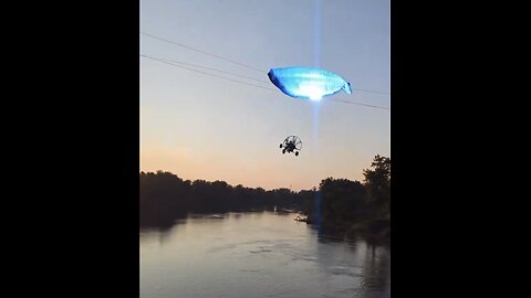 PARAGLIDER-POWERED PARACHUTE🌊🚧⚡️🪂📸COLLIED WITH ELECTRIC POWERLINES🌊⚡️🪂💫