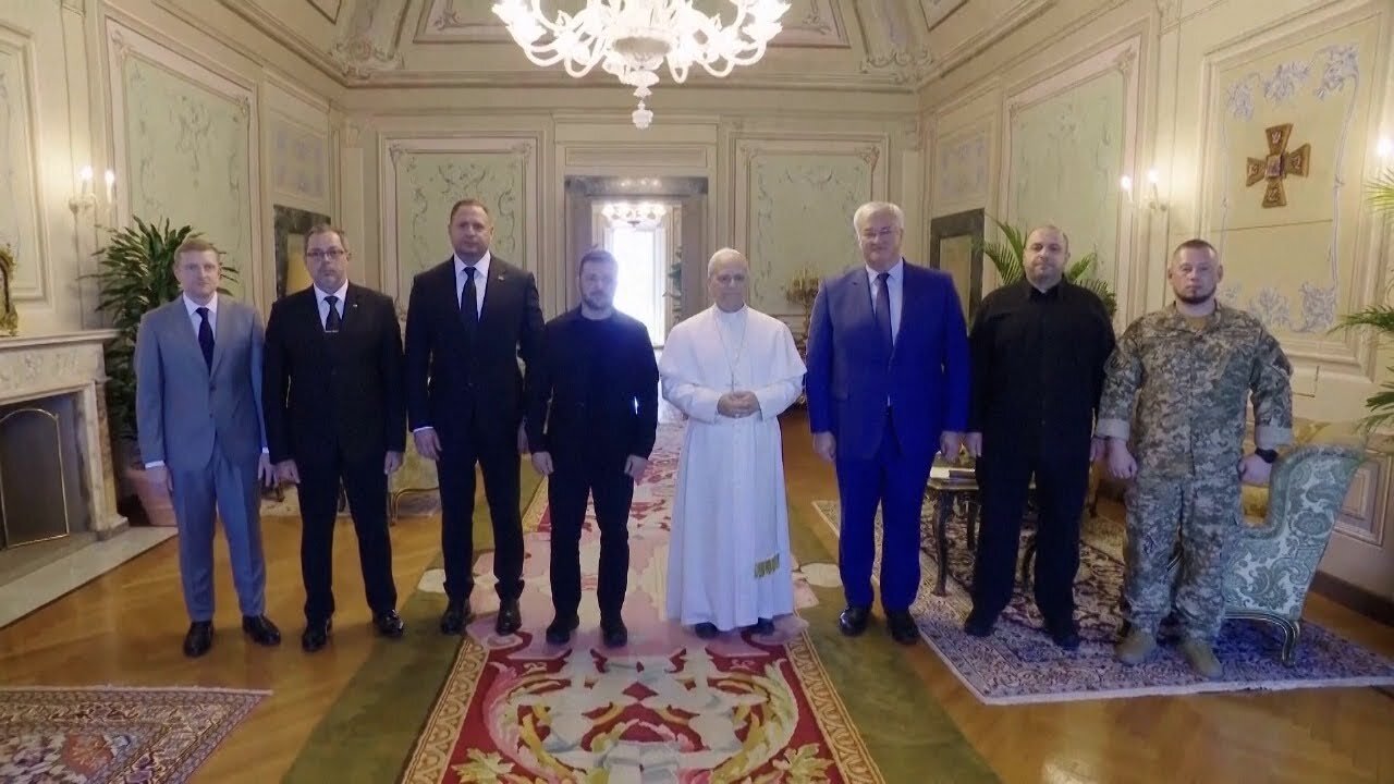Pope Leo hosts Ukraine's Zelenskyy at summer residence in Castel Gandolfo