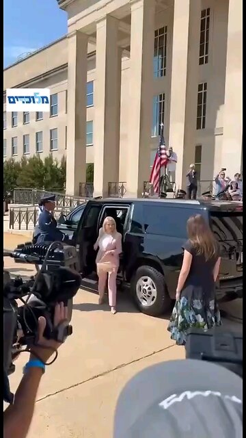 Netanyahu & his wife arrived at the pentagon for a meeting with the US secretary of defense