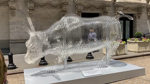 New Charging Bull Sculpture (NYSE, Manhattan)
