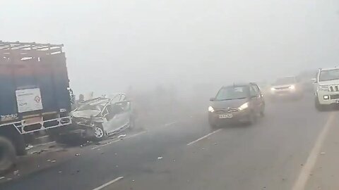 WATCH: Dangerous Fog Causes Horrific Highway Accident in Pakistan — Chaos on Roads