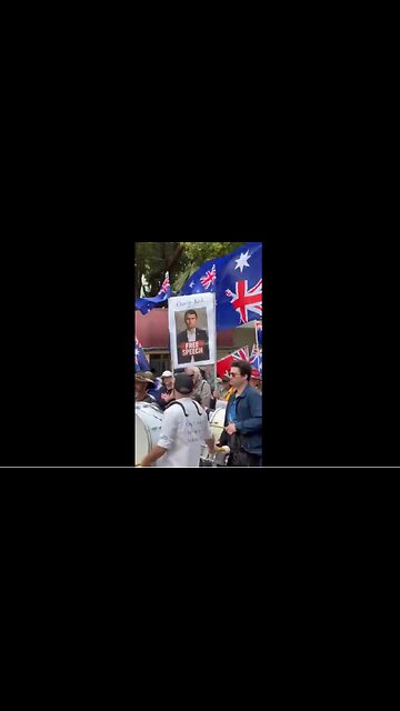 🇦🇺JUST IN: Mass amounts of Australians took to the streets & standing w/ Charlie Kirk