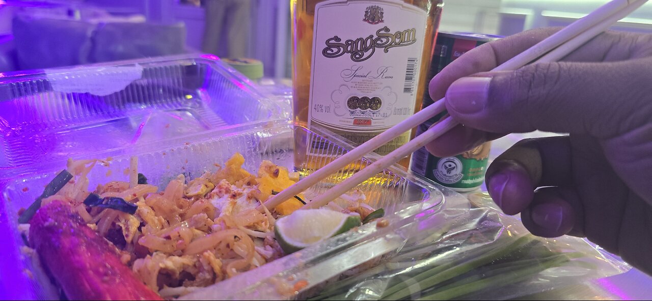 Twinn 😎👏🇹🇭🕺🏽🇺🇲 follow4follow 🍻