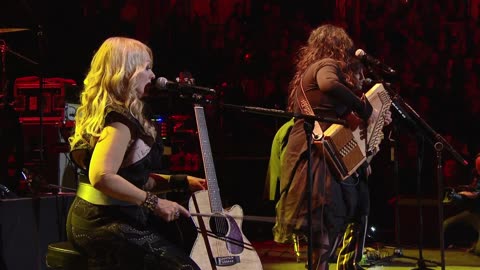 Heaven with The Royal Philharmonic Orchestra - Heart (live)