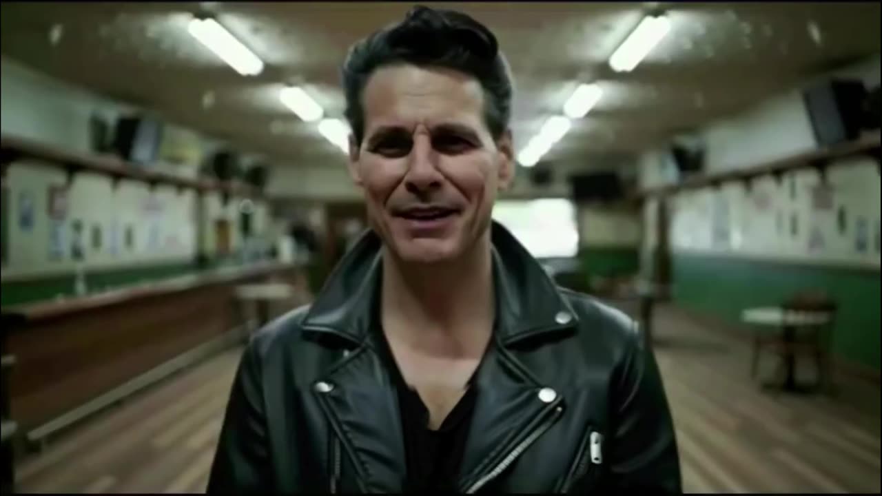 I AM NOT ELVIS PRESLEY