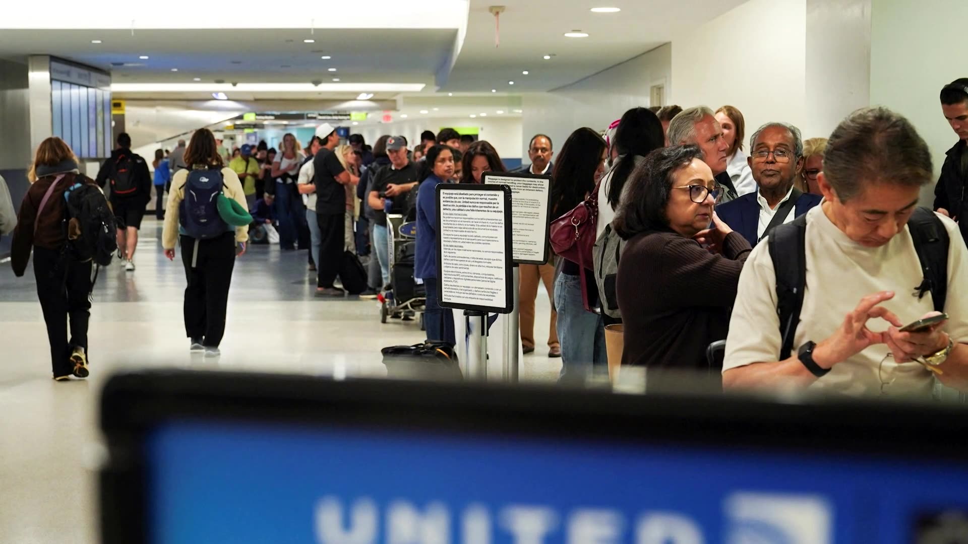 United Airlines flights resume after it resolves technology glitch