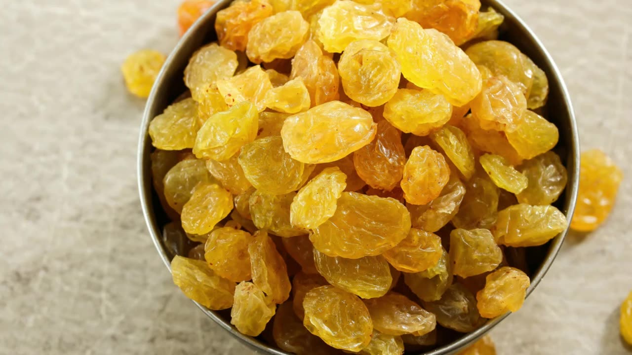 गर्मियों में किशमिश खाने के फायदे #short #health #viarl #trending