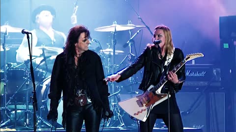 7 and 7 Is / Whole Lotta Love (Led Zeppelin cover) with Lzzy Hale - Hollywood Vampires (live)