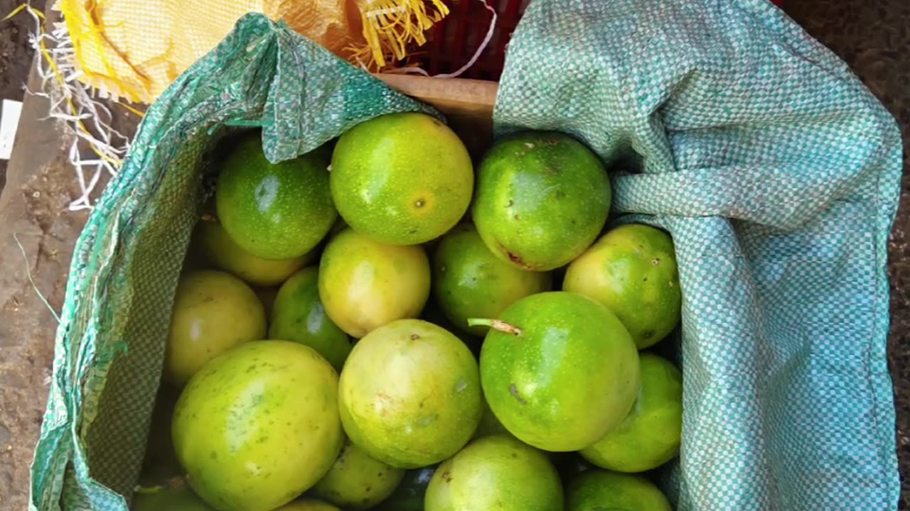 🌞 Morning Boost: Fresh Passion Fruit Vitamins! 🍹