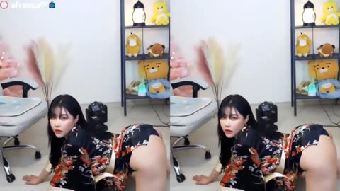 Korean with a fat ass twerking