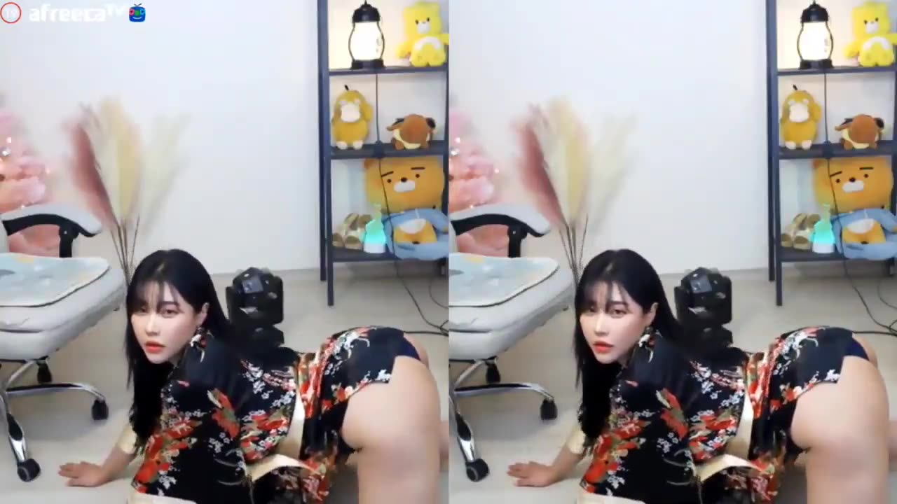 Korean with a fat ass twerking