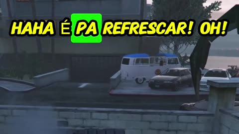 💨A @claudia.luis.06 está a refrescar o fato do padrinho! 🤣