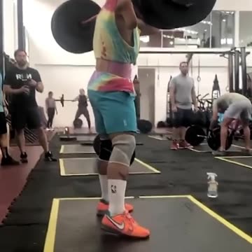 Guy With One Arm Deadlifts Like a Beast, No Excuses, Just Power
