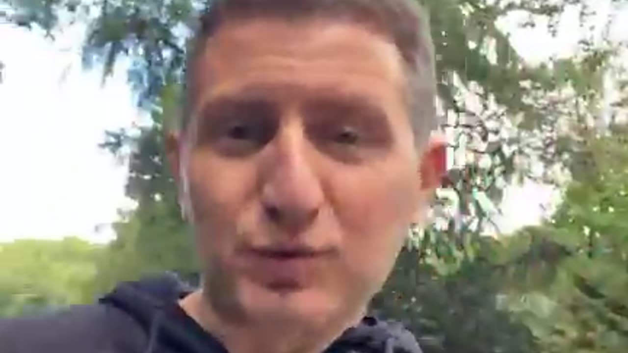 Епізод на заправці: паніка і намордники