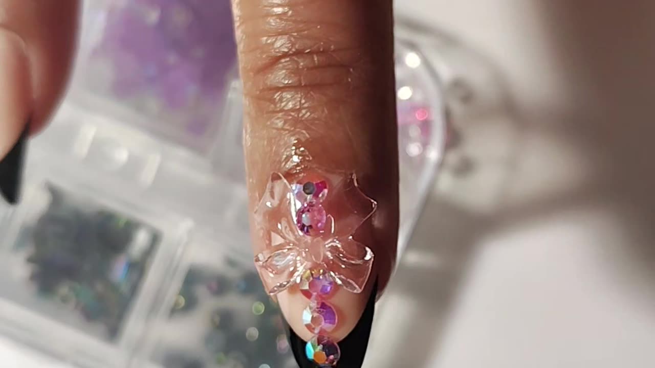 PLEASE try this nail!! 💅🖤