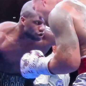 Ukrainian Soldier and Heavyweight Boxer Oleksandr Usyk Knocks Out Daniel Dubois to Reclaim Title
