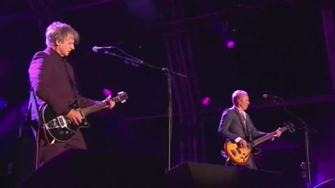 Whispers And Moans - Crowded House (live)