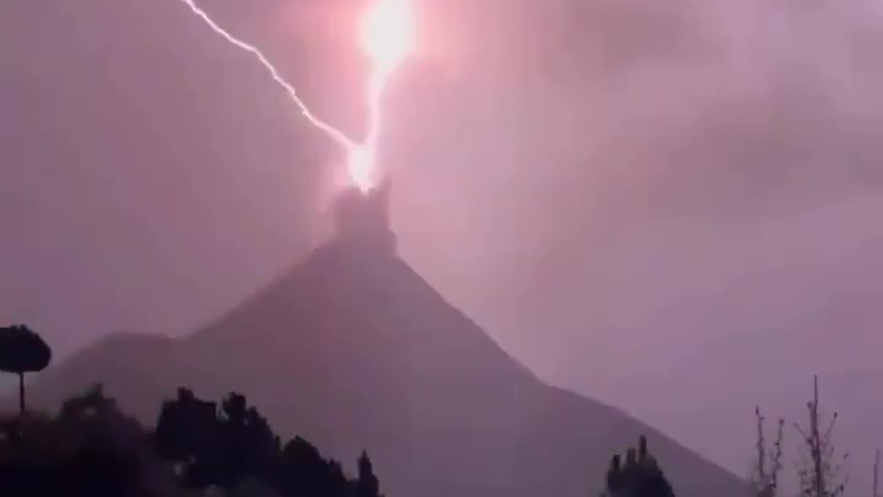 β‘π Lightning Strikes Volcano β Nature or Something More? πΈπ