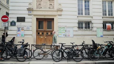France to ban smoking in beaches, parks and outside schools