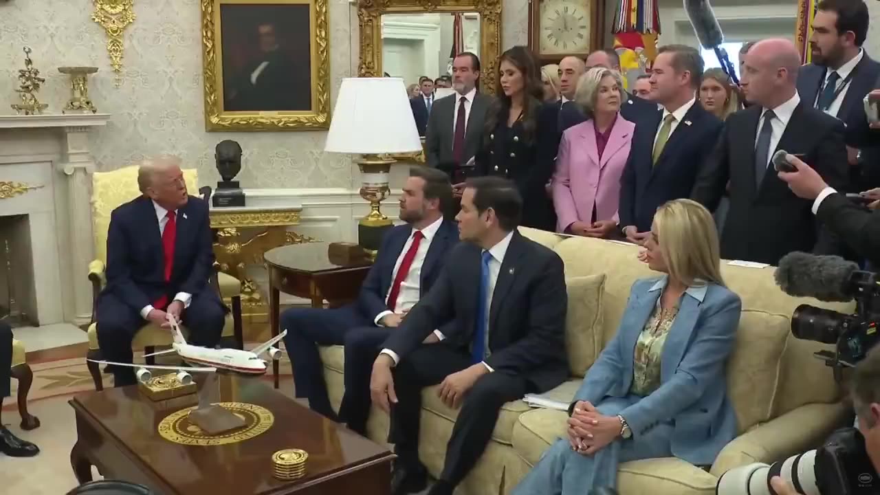 Politics - 2025 President Trump Speaks Slowly For The Fake Legacy Liberal Globalist Commie News