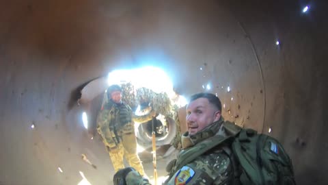 🔍👥 Ukraine Russia War | RU POV: GoPro Footage of Stormtrooper Unit Moving in Damaged Pipe | RCF