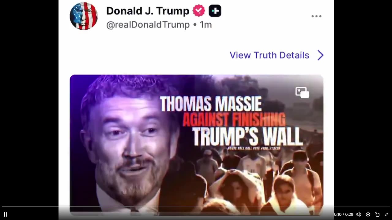 Tổng thống Trump đang hoàn toàn cháy đất đối với dân biểu Thomas Massie.