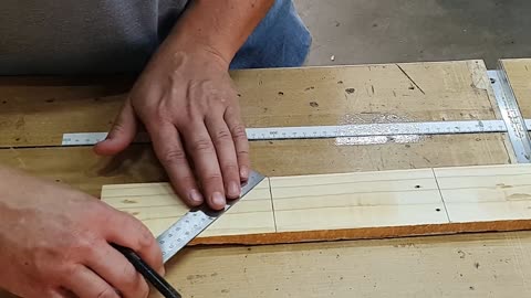 How to cut a plank into equal widths?