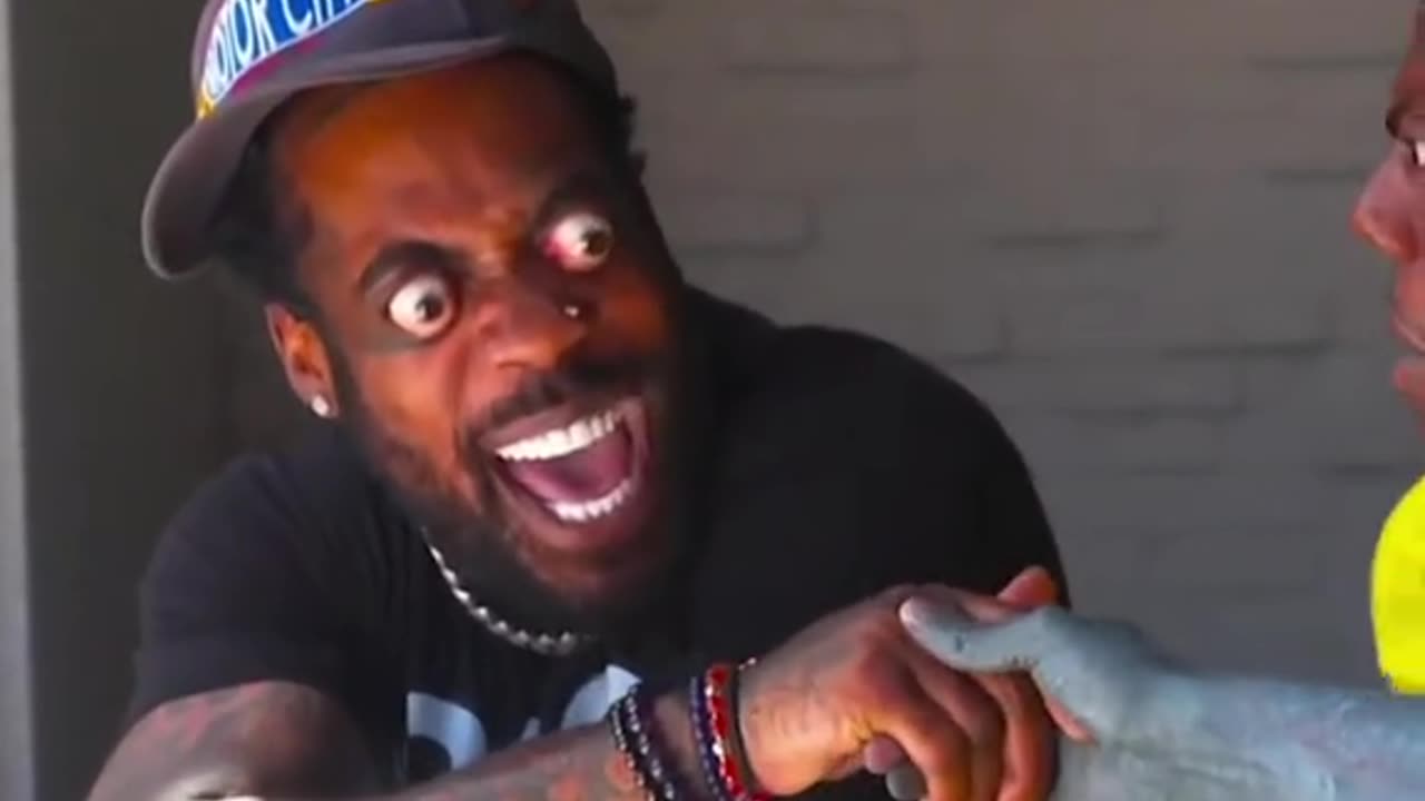IShowSpeed got jump scared when he saw his eyes