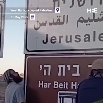 Settlers hung signs reading 'Temple Mount' in the West Bank - Middle East Eye