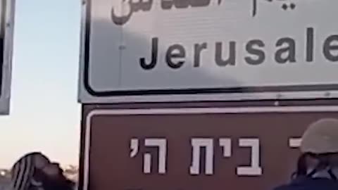 Settlers hung signs reading 'Temple Mount' in the West Bank - Middle East Eye