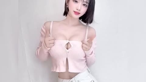 Asian girl is very cute and attractive - Hot dance